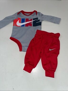 Nike two piece outfit size 6 months
